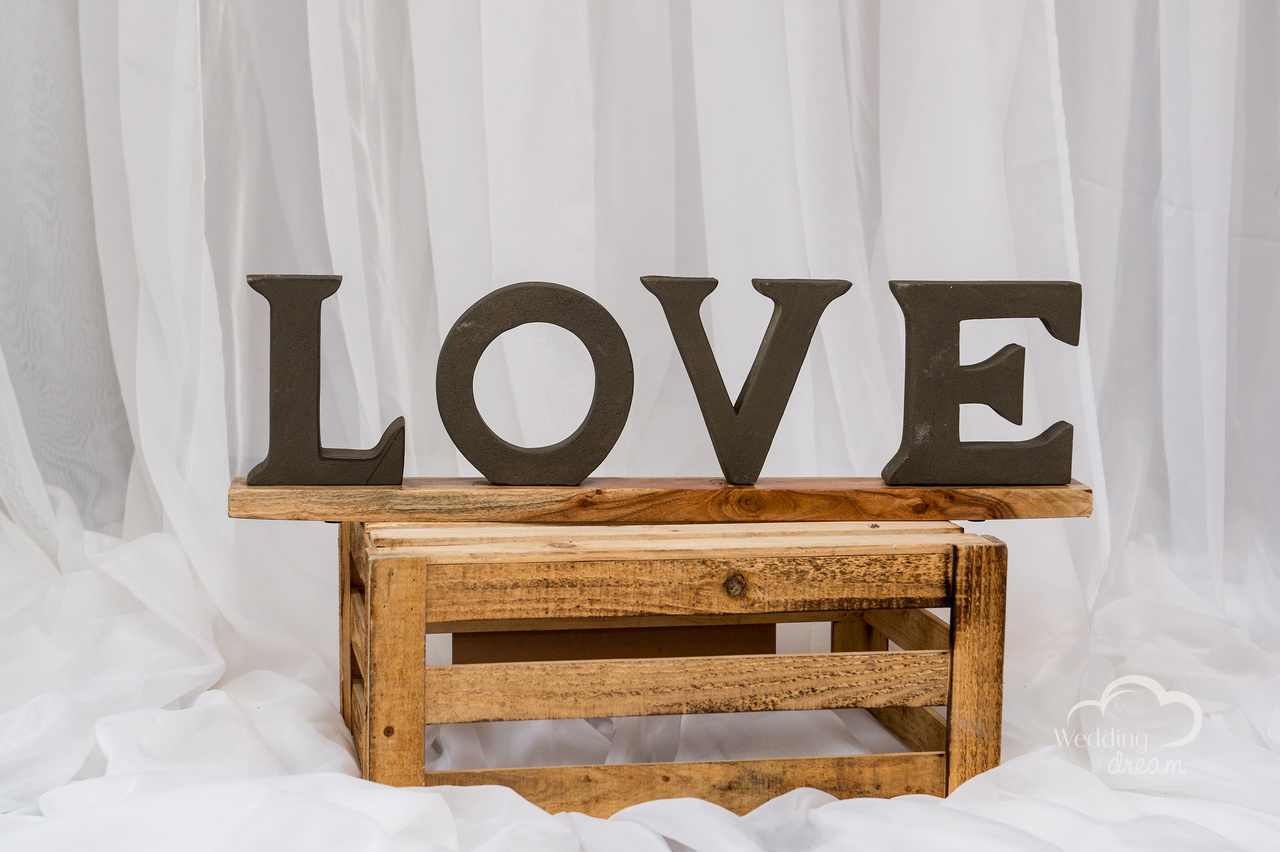 Rustic LOVE Signage & Crate