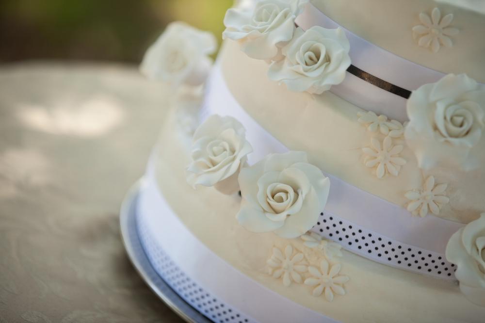 detail shot of a wedding cake kitchener